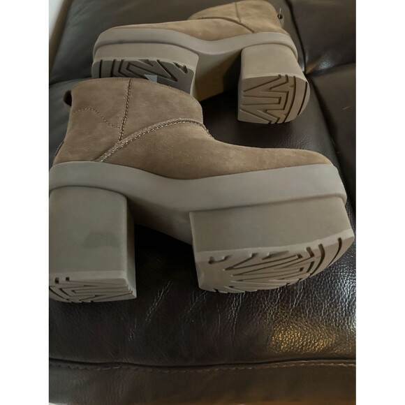UGG NEW HEIGHTS PLATFORM MINI HICKORY SUEDE WOMEN'S BOOTS SIZE US 10 NEW - Picture 8 of 8